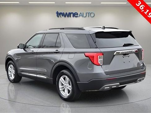 Used 2023 Ford Explorer XLT w/ Equipment Group 202A image 3