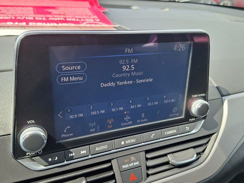 Used 2025 Nissan Altima 2.5 SR FWD image 14