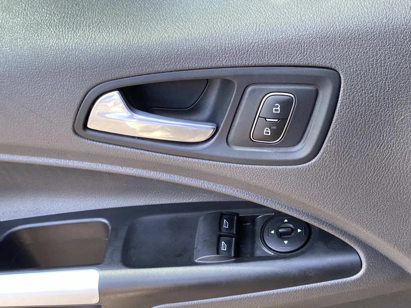 Used 2019 Ford Transit Connect XLT FWD image 17