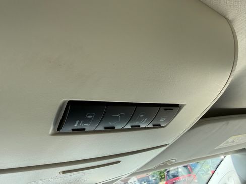 Used 2010 Dodge Grand Caravan SXT w/ Trailer Tow Group FWD image 24