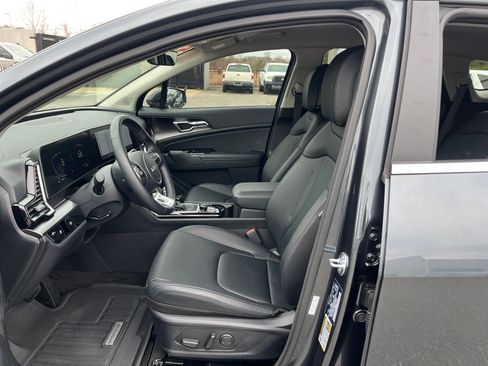 Used 2025 Kia Sportage EX image 29