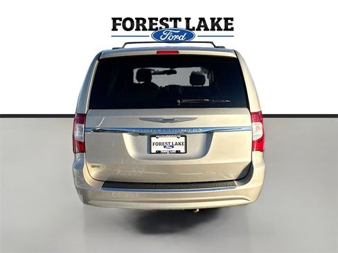 Used 2014 Chrysler Town & Country Touring image 23