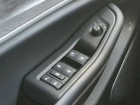 Certified 2023 Jeep Grand Cherokee Limited w/ Luxury Tech Group II RWD image 30