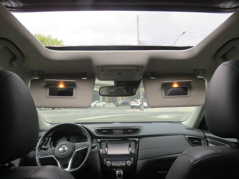 Used 2018 Nissan Rogue SL w/ Premium Package AWD/4WD image 13