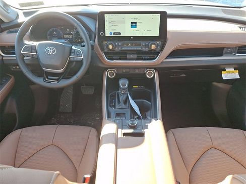 New 2026 Toyota Grand Highlander Platinum image 11