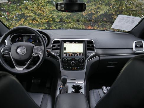 Used 2018 Jeep Grand Cherokee Limited image 10