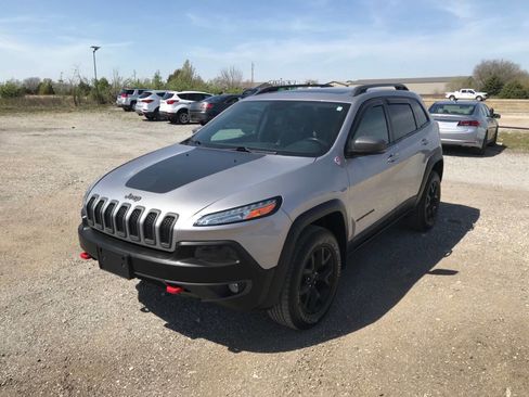 Used 2018 Jeep Cherokee Trailhawk w/ Quick Order Package 27L AWD/4WD image 22