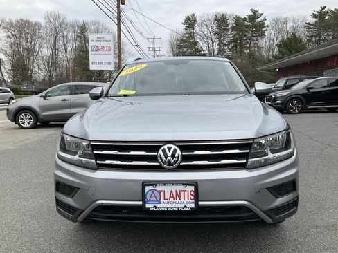 Used 2020 Volkswagen Tiguan SE w/ Panoramic Sunroof Package image 2