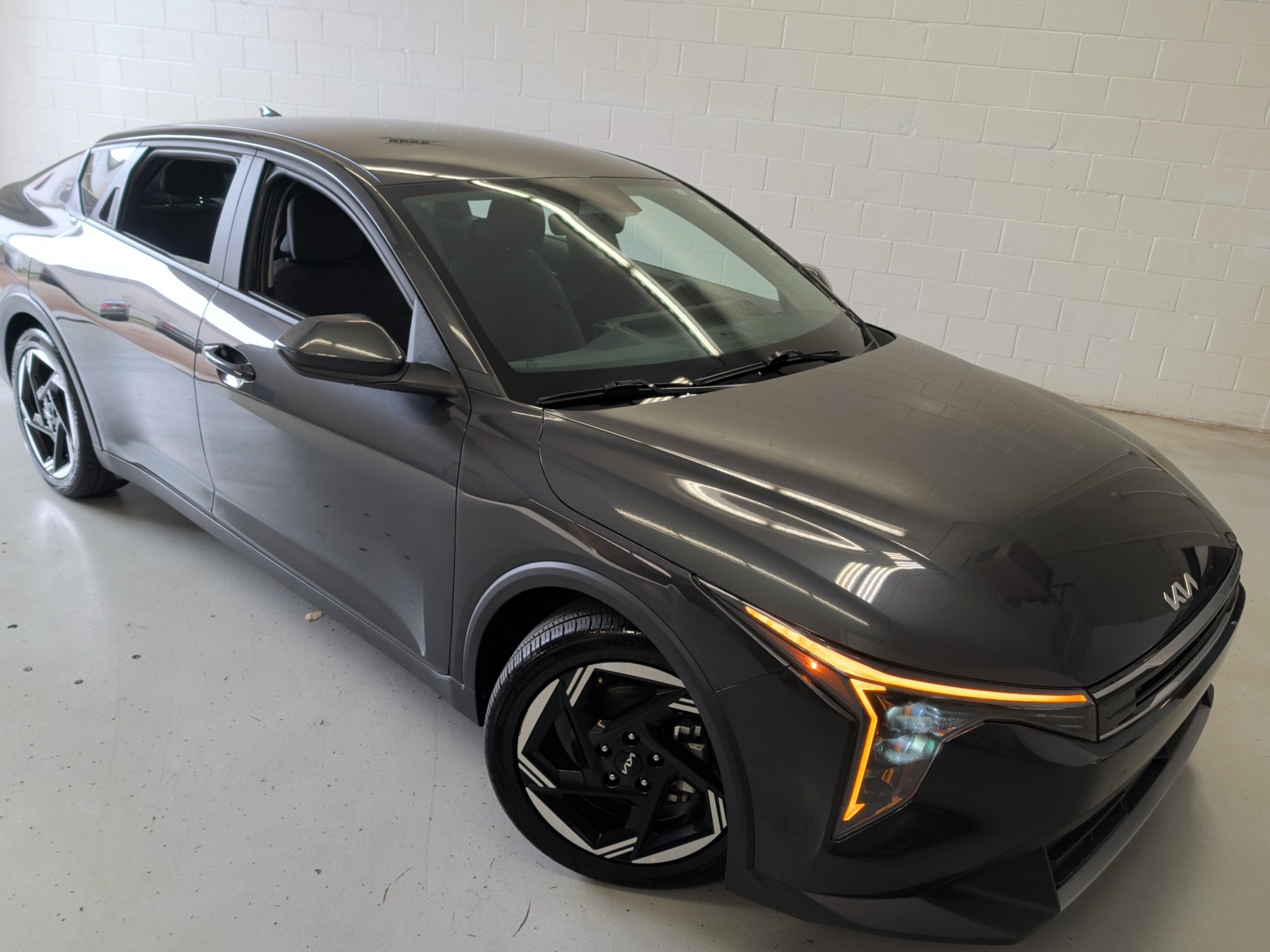 Certified 2025 Kia K4 EX FWD image 1