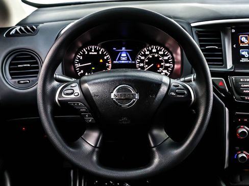 Used 2020 Nissan Pathfinder S image 18