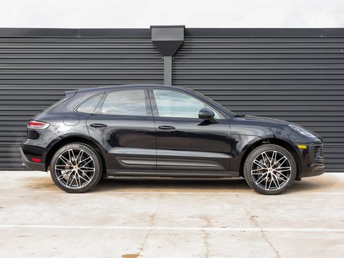 Certified 2024 Porsche Macan image 8