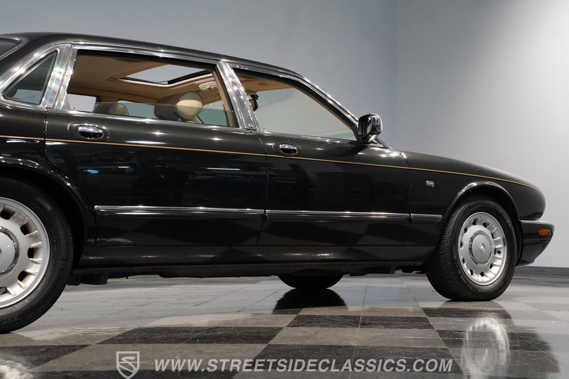 Used 1998 Jaguar XJ8 L RWD image 29