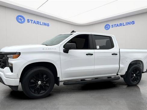 Used 2023 Chevrolet Silverado 1500 Custom image 2