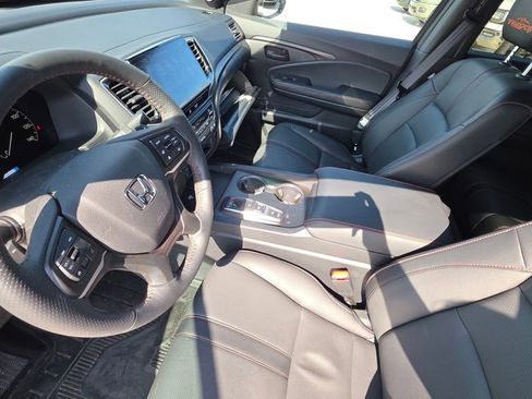 Used 2025 Honda Ridgeline TrailSport image 10
