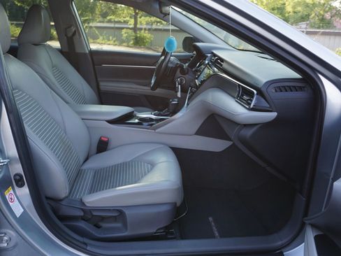 Used 2019 Toyota Camry SE FWD image 18