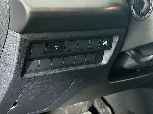 Used 2024 Mitsubishi Outlander SE image 17