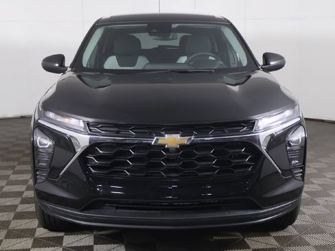 Used 2025 Chevrolet Trax LS FWD image 8