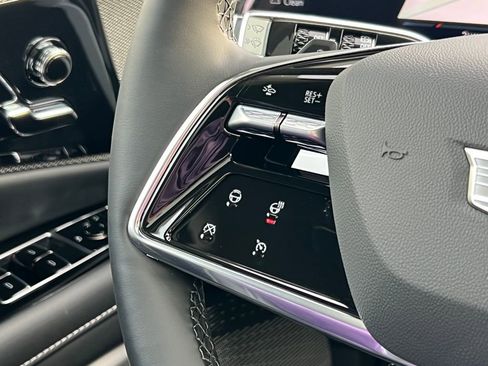 New 2026 Cadillac Optiq Luxury 1 image 33