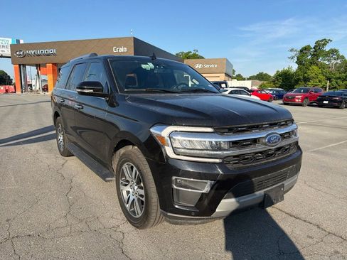Used 2024 Ford Expedition Limited AWD/4WD image 2