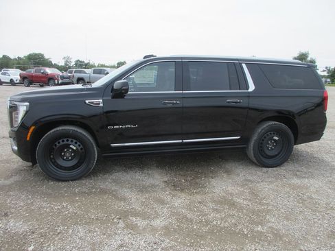 New 2026 GMC Yukon XL Denali w/ Denali Reserve Package AWD/4WD image 7
