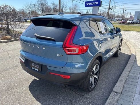 Used 2025 Volvo XC40 B5 Plus image 5