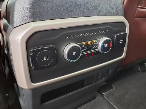 Used 2024 Ford Expedition Limited image 25