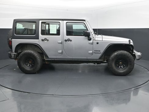 Used 2016 Jeep Wrangler Unlimited Sport w/ Connectivity Group AWD/4WD image 6