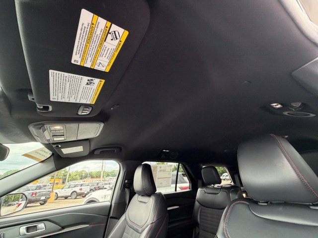 Certified 2025 Ford Explorer ST-Line AWD/4WD image 31