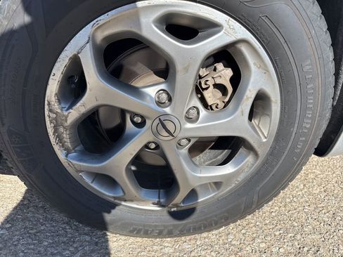 Used 2024 Chrysler Pacifica Limited image 9