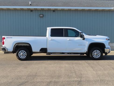 Used 2025 Chevrolet Silverado 2500 LT w/ Convenience Package AWD/4WD image 2