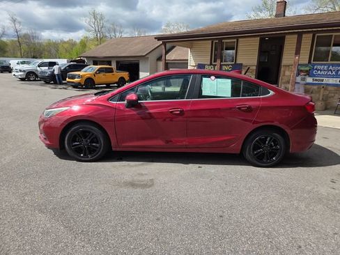 Used 2018 Chevrolet Cruze LT w/ Convenience Package FWD image 3