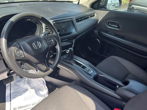 Used 2019 Honda HR-V EX image 8