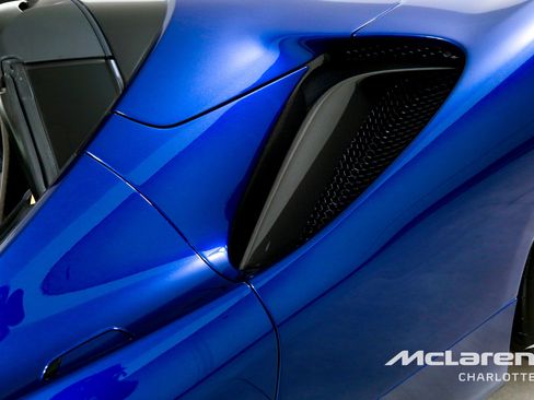 Used 2022 Ferrari SF90 Spider image 38