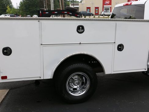 Used 2024 RAM 3500 Tradesman w/ Chrome Appearance Group AWD/4WD image 47