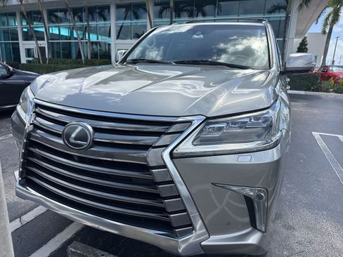 Used 2017 Lexus LX 570 4WD w/ Luxury Package image 4