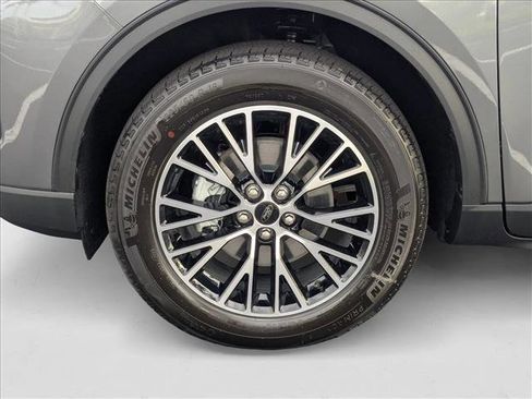 New 2025 Ford Escape SE image 9