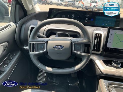 Used 2025 Ford Expedition Active AWD/4WD image 7