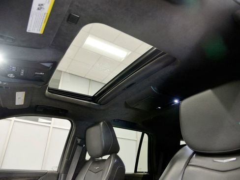 Used 2018 Cadillac Escalade Platinum image 27