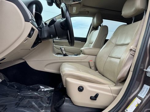 Used 2018 Jeep Grand Cherokee Limited w/ Luxury Group II AWD/4WD image 6
