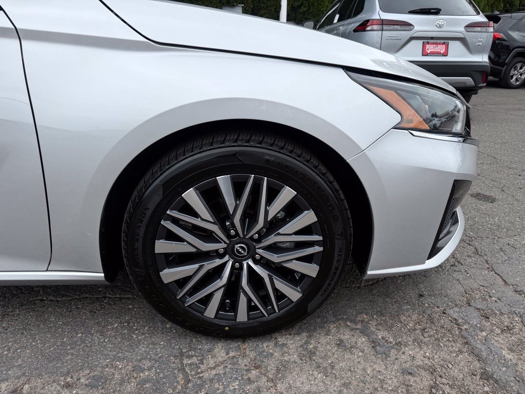 Used 2025 Nissan Altima 2.5 SV FWD image 11