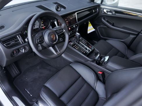 New 2026 Porsche Macan S image 4