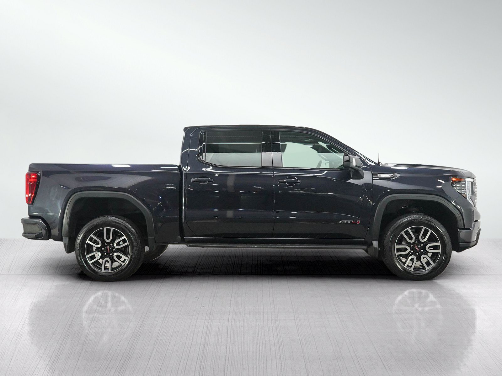 Used 2022 GMC Sierra 1500 AT4 w/ AT4 Premium Package AWD/4WD image 6