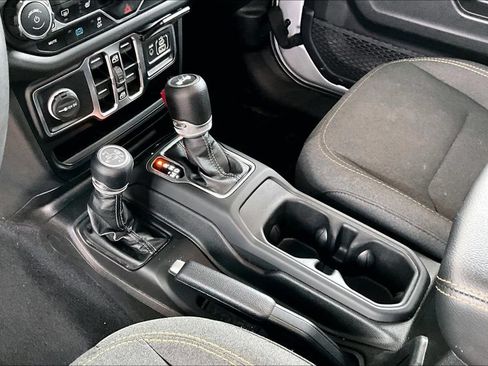 Used 2024 Jeep Wrangler Unlimited Sahara AWD/4WD image 18