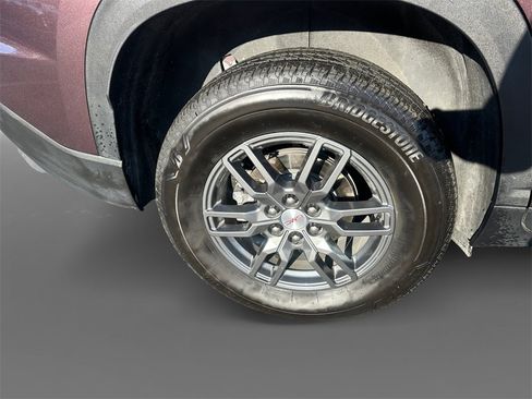 Used 2025 GMC Acadia Elevation image 10