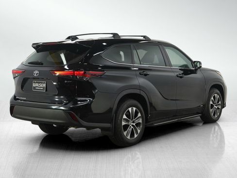 Used 2025 Toyota Highlander XLE image 5