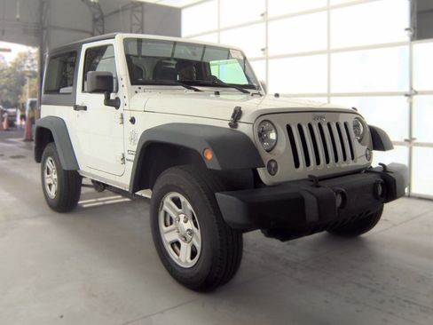 Used 2015 Jeep Wrangler Sport w/ Connectivity Group AWD/4WD image 3