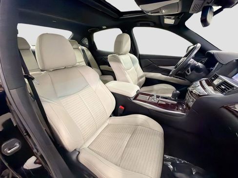 Used 2017 INFINITI Q70 5.6 w/ Sport Package RWD image 29