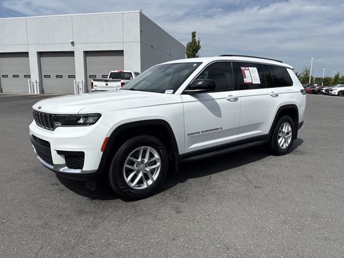 Used 2021 Jeep Grand Cherokee L Laredo w/ Luxury Tech Group I RWD image 5