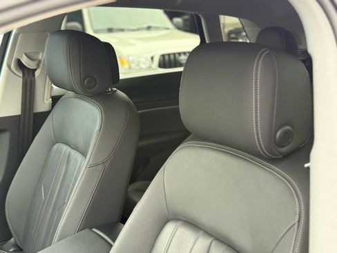 Used 2019 Audi e-tron Premium Plus image 10