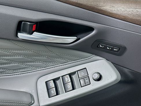 Used 2019 Toyota Avalon Limited image 15